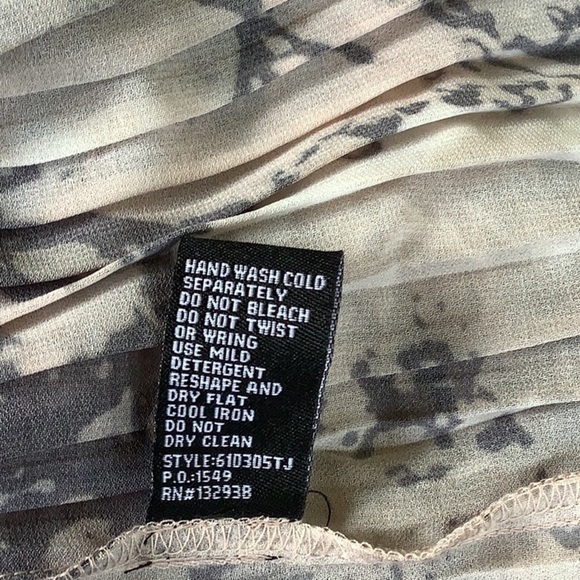 PINK AND BLACK MARBLE PRINTED PLEATED BLOUSE - Picture 7 of 7